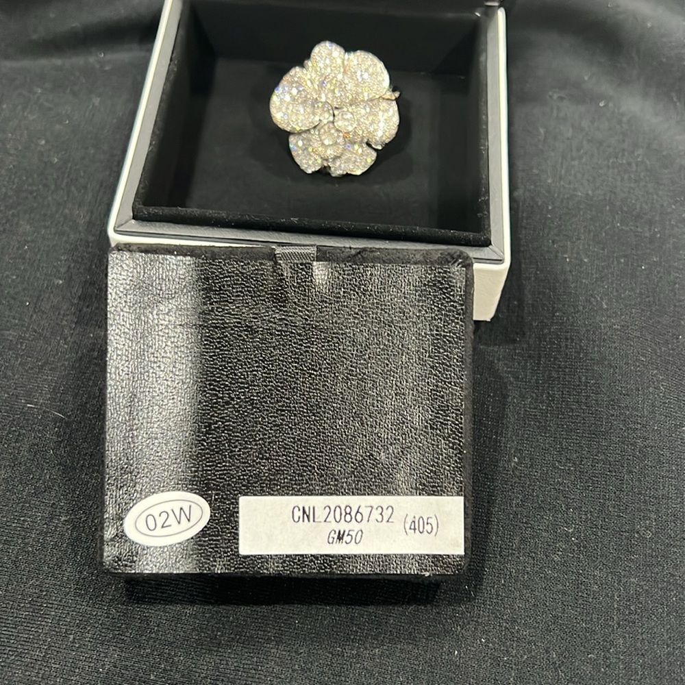 Chanel Original Diamond and White Gold Ring - Picture 3 of 4